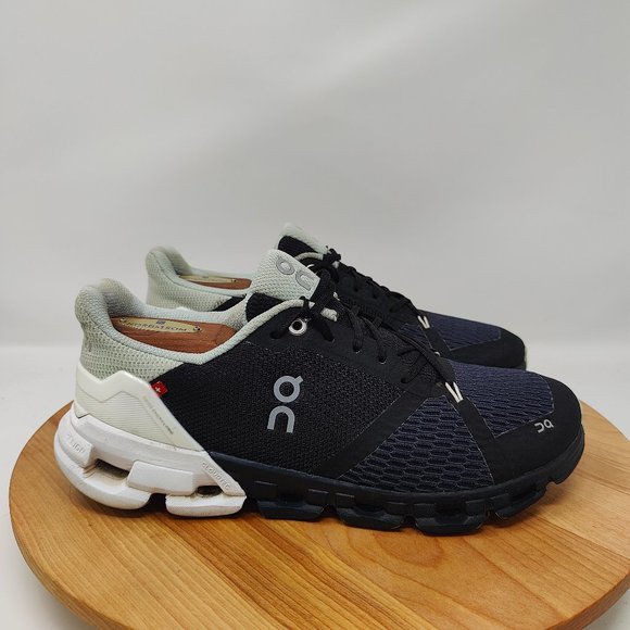 On Running Shoes On Cloudflyer Womens Size 8 Black Lace Up Running